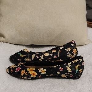 Soft Style Hush Puppies Floral Black  Flats